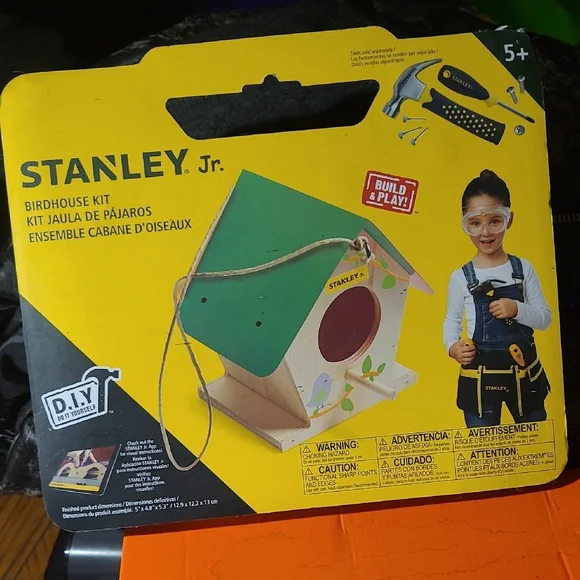 Stanley Jr. Birdhouse Kit with Paints - Picture 2 of 3